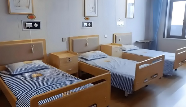 不会唱歌却开演唱会，58岁的郑伊健消费情怀？